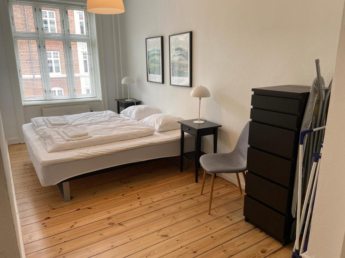 Bright 2-Bedroom Apartment In Elegant Osterbro Copenaghen Esterno foto