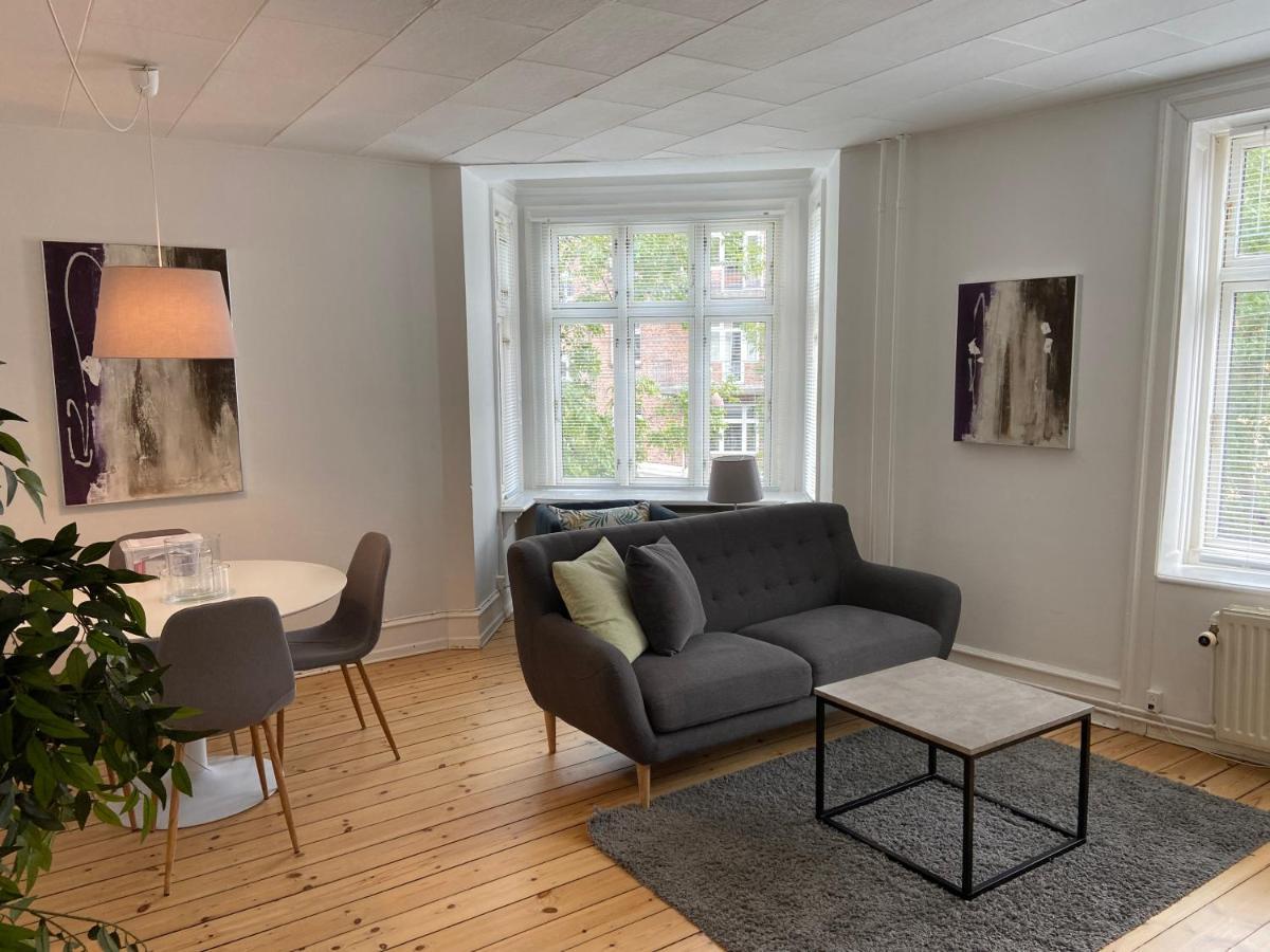 Bright 2-Bedroom Apartment In Elegant Osterbro Copenaghen Esterno foto