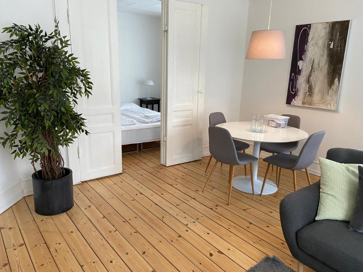 Bright 2-Bedroom Apartment In Elegant Osterbro Copenaghen Esterno foto