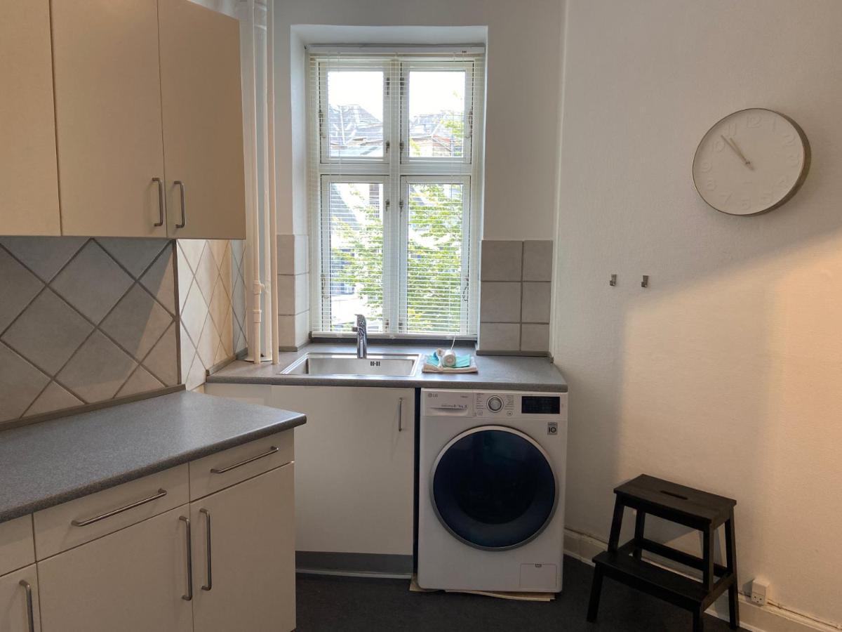 Bright 2-Bedroom Apartment In Elegant Osterbro Copenaghen Esterno foto